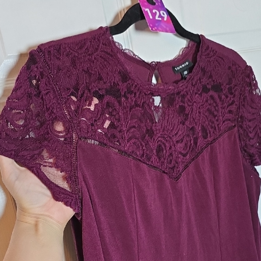 129 Torrid 00 M/L Medium Large Maroon Lace Fitted Peplum Blouse - Picture 7 of 7